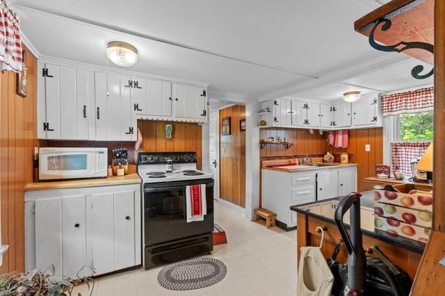 82 Point Grove Rd, Southwick, MA 01077