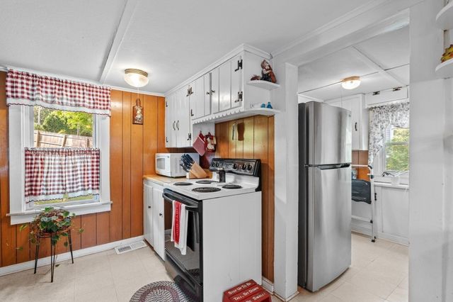 82 Point Grove Rd, Southwick, MA 01077