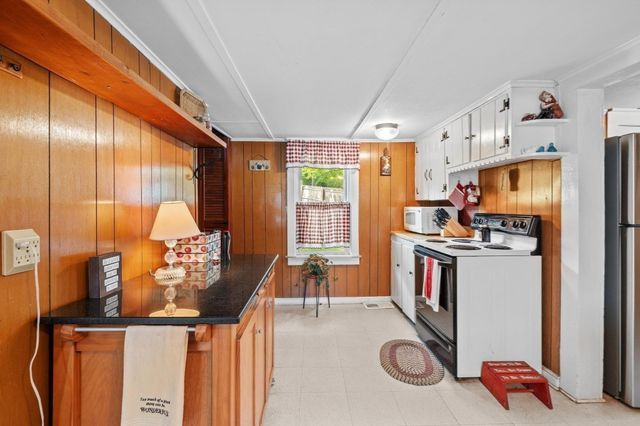 82 Point Grove Rd, Southwick, MA 01077