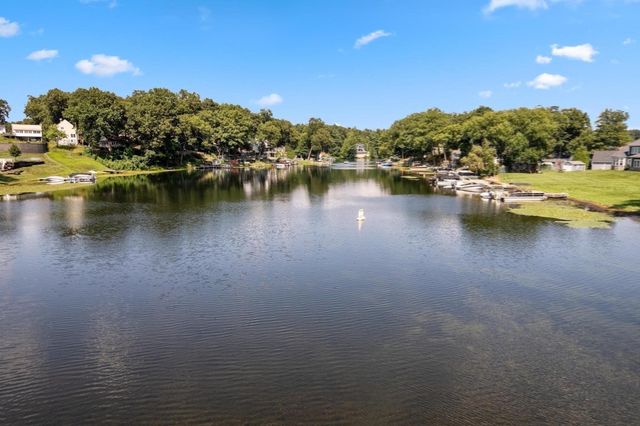 82 Point Grove Rd, Southwick, MA 01077