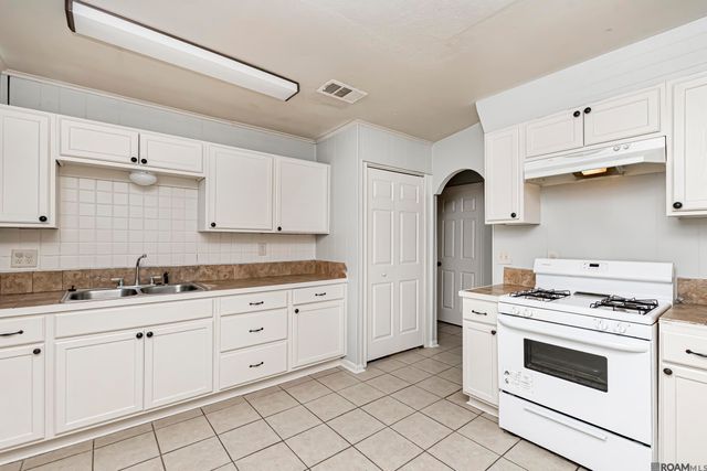 4207 Winside Dr, Baker, LA 70714