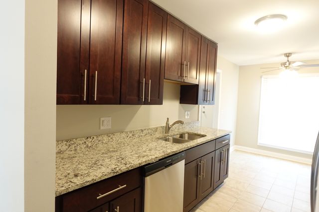 1996 Georgetown Lane, Hoffman Estates, IL 60169