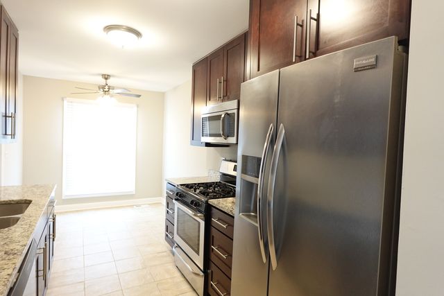 1996 Georgetown Lane, Hoffman Estates, IL 60169