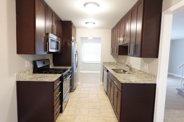 1996 Georgetown Lane, Hoffman Estates, IL 60169