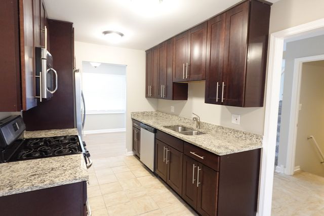 1996 Georgetown Lane, Hoffman Estates, IL 60169