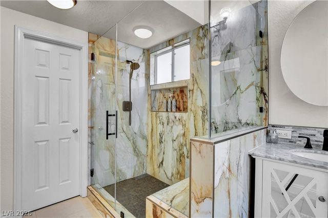 10005 Sail Landing Court, Las Vegas, NV 89117
