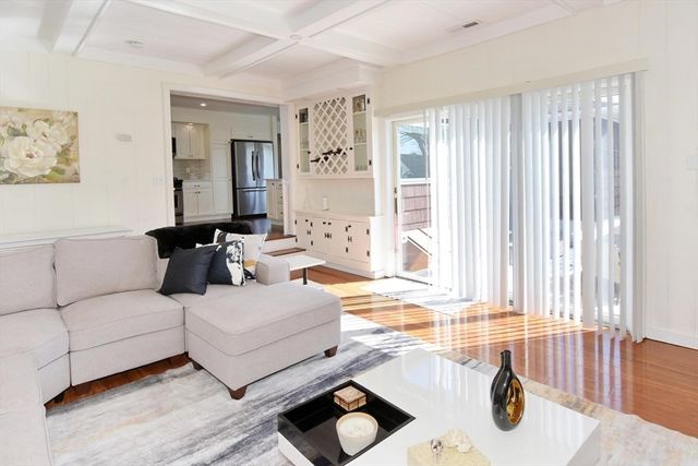 7 Erhardt Ter, Methuen, MA 01844