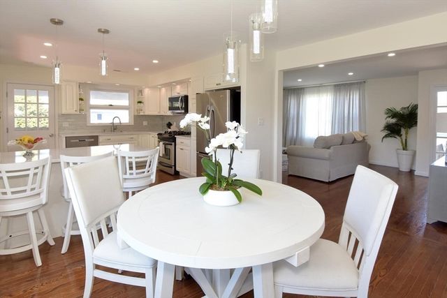 7 Erhardt Ter, Methuen, MA 01844