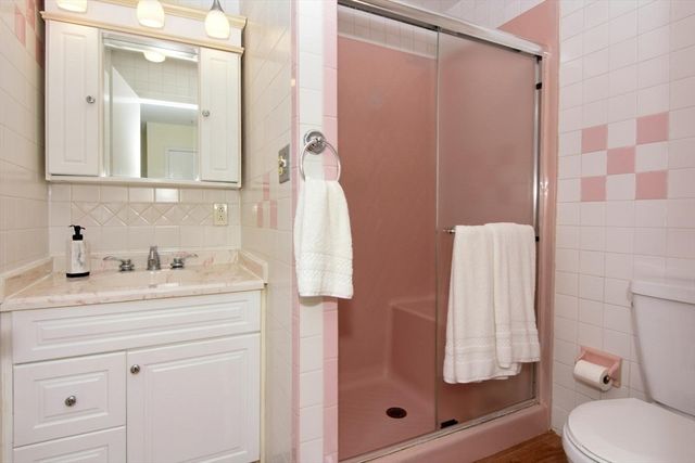 7 Erhardt Ter, Methuen, MA 01844