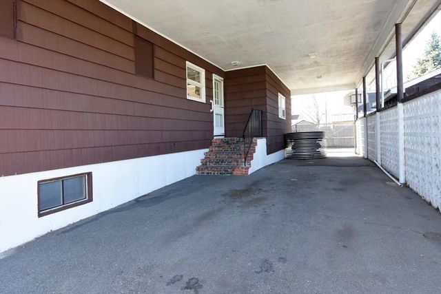 7 Erhardt Ter, Methuen, MA 01844