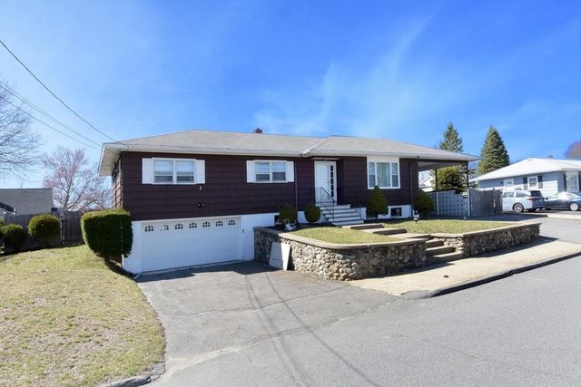 7 Erhardt Ter, Methuen, MA 01844