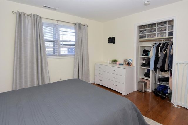 7 Erhardt Ter, Methuen, MA 01844