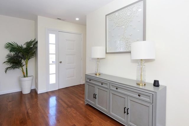 7 Erhardt Ter, Methuen, MA 01844