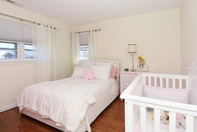 7 Erhardt Ter, Methuen, MA 01844