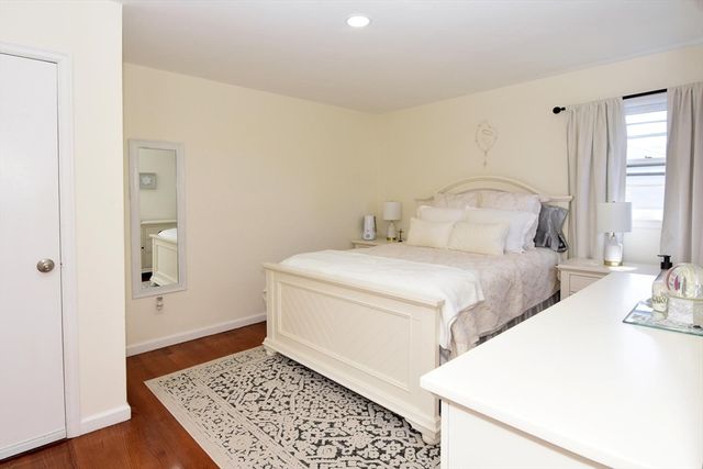 7 Erhardt Ter, Methuen, MA 01844