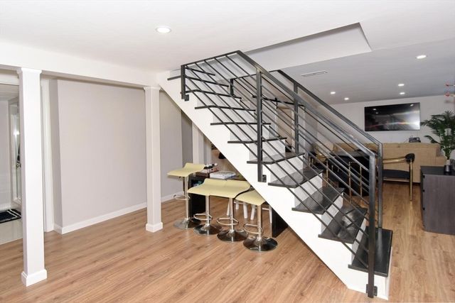 7 Erhardt Ter, Methuen, MA 01844