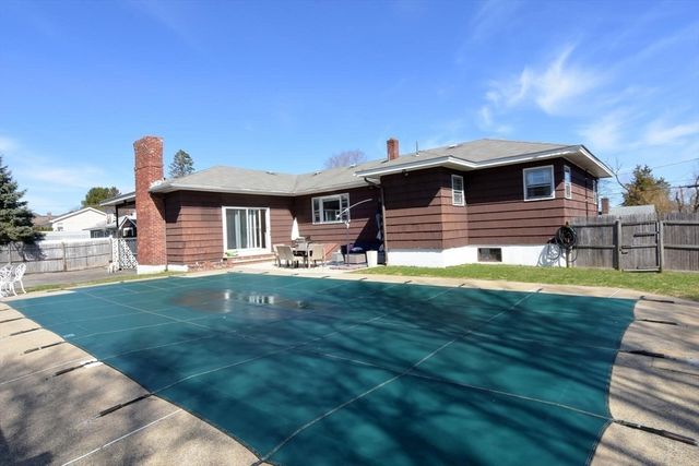 7 Erhardt Ter, Methuen, MA 01844