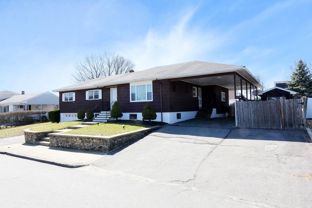 7 Erhardt Ter, Methuen, MA 01844