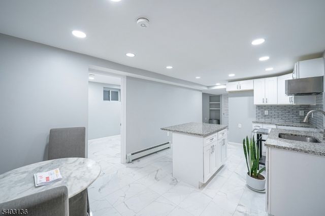 162 Glenwood Ave 3, Jersey City, NJ 07306