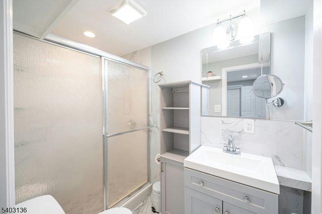 162 Glenwood Ave 3, Jersey City, NJ 07306