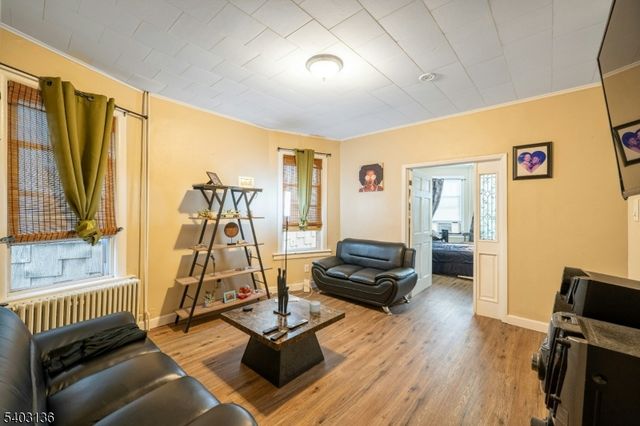 162 Glenwood Ave 3, Jersey City, NJ 07306