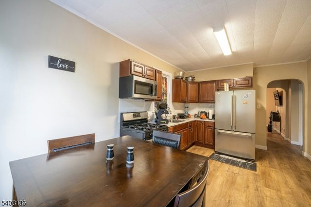 162 Glenwood Ave 3, Jersey City, NJ 07306