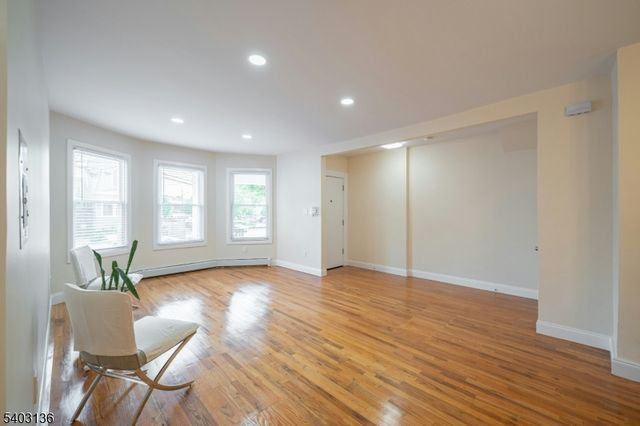 162 Glenwood Ave 3, Jersey City, NJ 07306