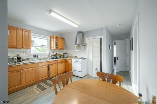 162 Glenwood Ave 3, Jersey City, NJ 07306