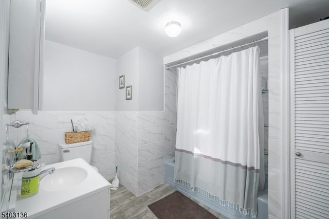 162 Glenwood Ave 3, Jersey City, NJ 07306