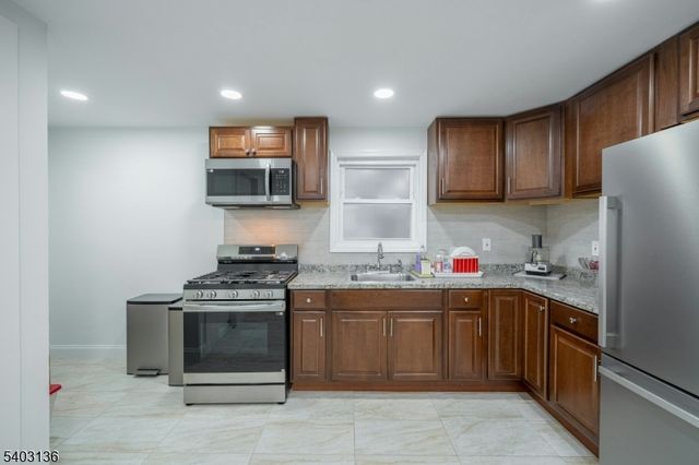 162 Glenwood Ave 3, Jersey City, NJ 07306