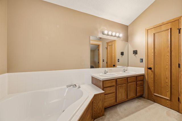 3062 N Wild Rose Ct, Wichita, KS 67205