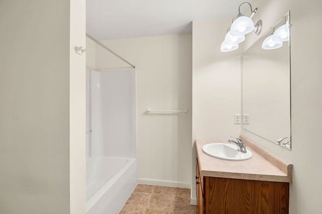 33 Brookview Road, Windham, NH 03087