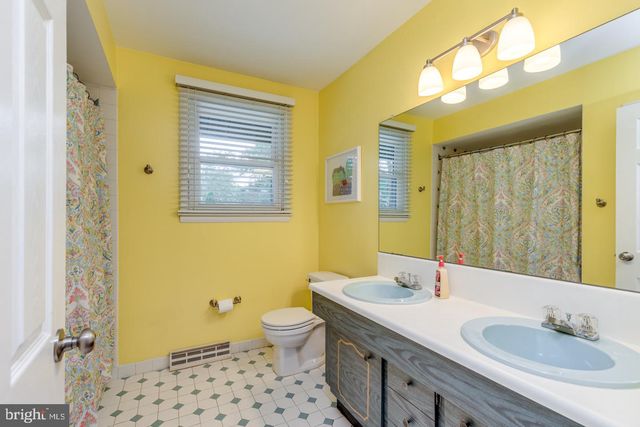 1113 SEA GULL LN, Cherry Hill, NJ 08003