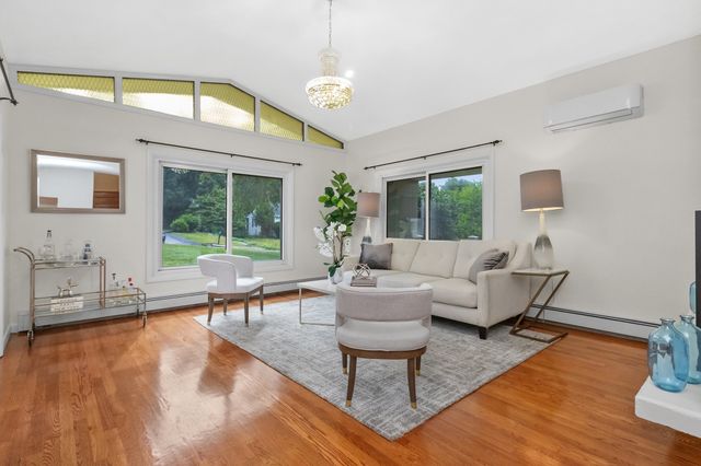 17 Churchill Rd, Winchester, MA 01890