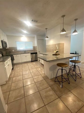 13 Canyon Oak Lane, The Woodlands, TX 77380