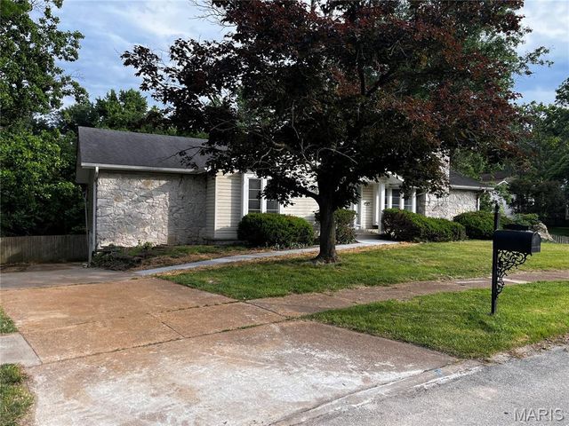 608 Agean Way, Ballwin, MO 63011