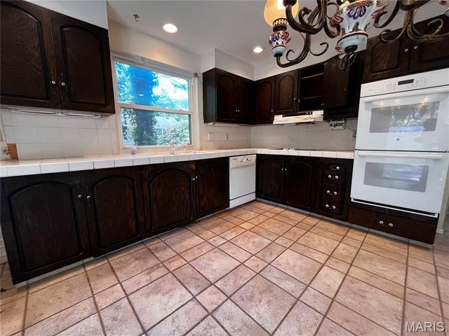 608 Agean Way, Ballwin, MO 63011