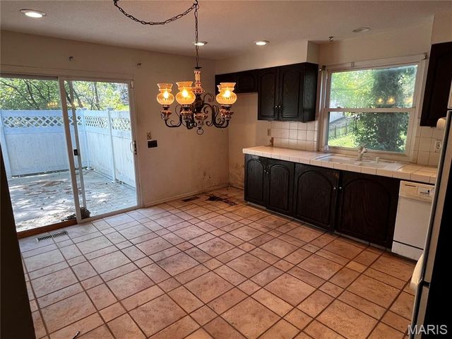 608 Agean Way, Ballwin, MO 63011