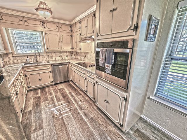 542 Wildewood Drive, Chandler, TX 75758
