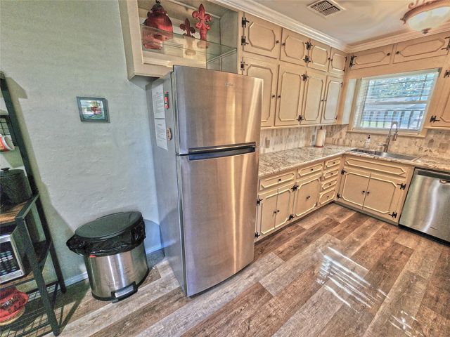 542 Wildewood Drive, Chandler, TX 75758