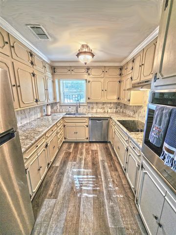 542 Wildewood Drive, Chandler, TX 75758