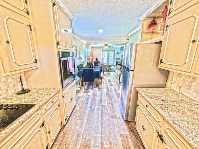 542 Wildewood Drive, Chandler, TX 75758