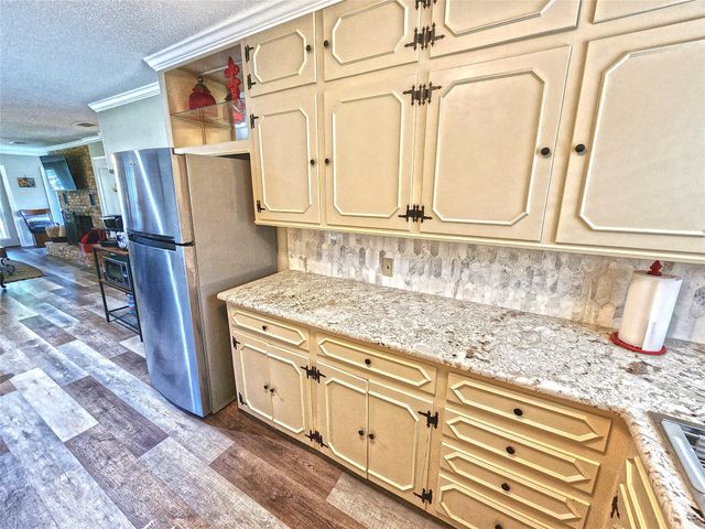 542 Wildewood Drive, Chandler, TX 75758