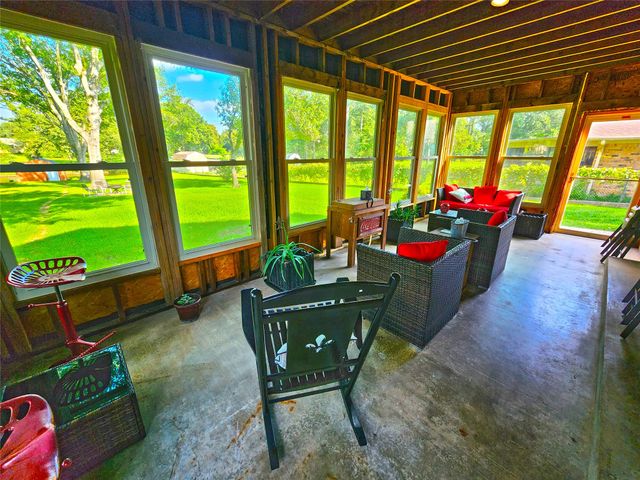 542 Wildewood Drive, Chandler, TX 75758