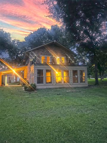 542 Wildewood Drive, Chandler, TX 75758