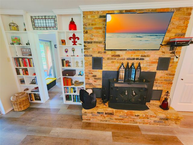 542 Wildewood Drive, Chandler, TX 75758