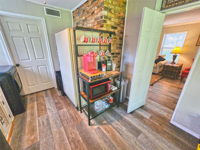 542 Wildewood Drive, Chandler, TX 75758