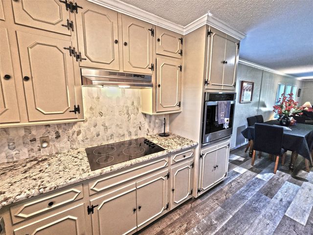 542 Wildewood Drive, Chandler, TX 75758