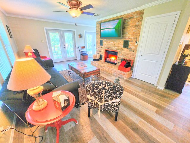 542 Wildewood Drive, Chandler, TX 75758