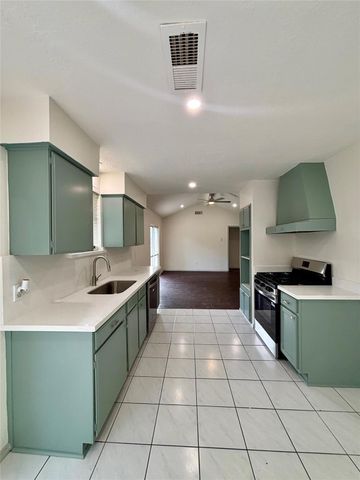 11026 Sandstone Street, Houston, TX 77072